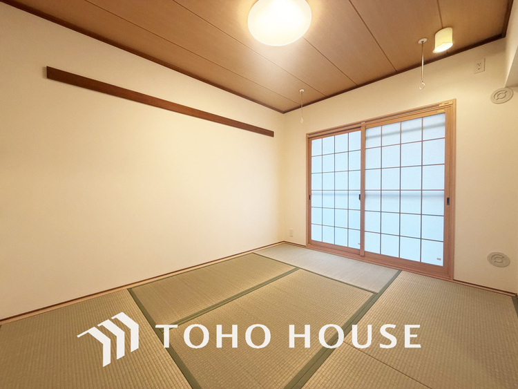 内装 リビング横の和室はお食事後や入浴後のくつろぐ空間に