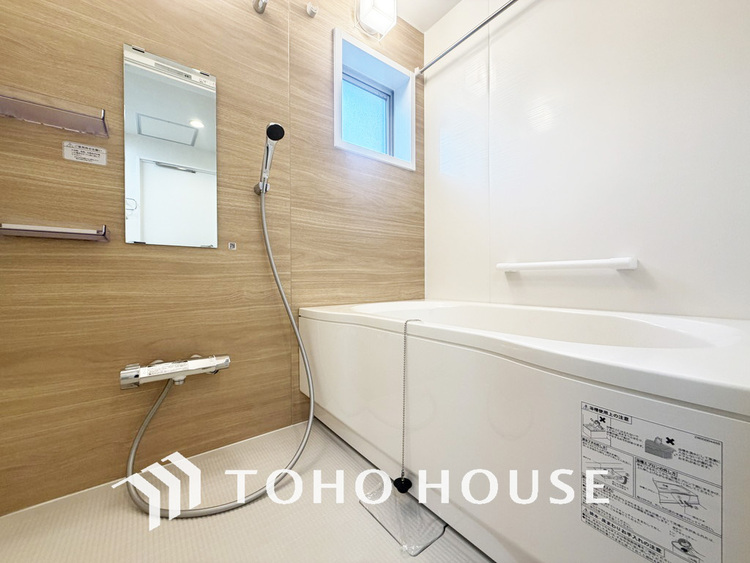 風呂 一日の疲れを癒すバスルームは、心地よいリラックスを叶える清潔感溢れる空間