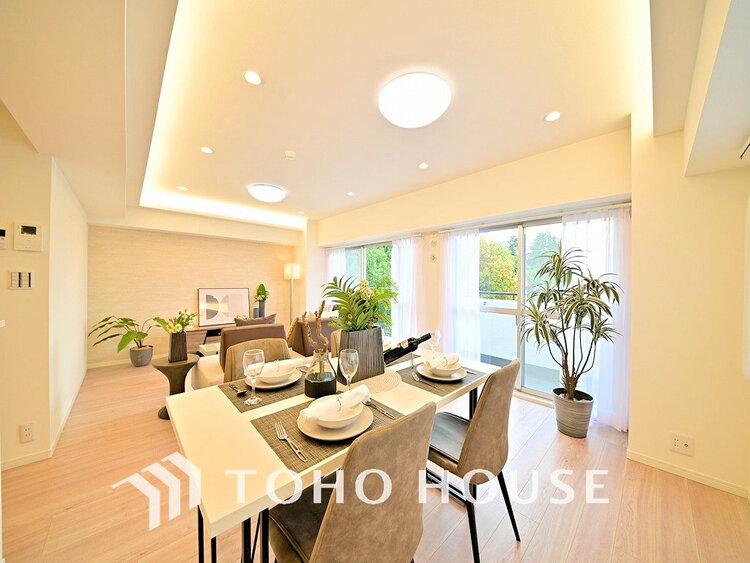 内装 家族みんなが爽やかに過ごせるように、光をたっぷり取り込んだLDK