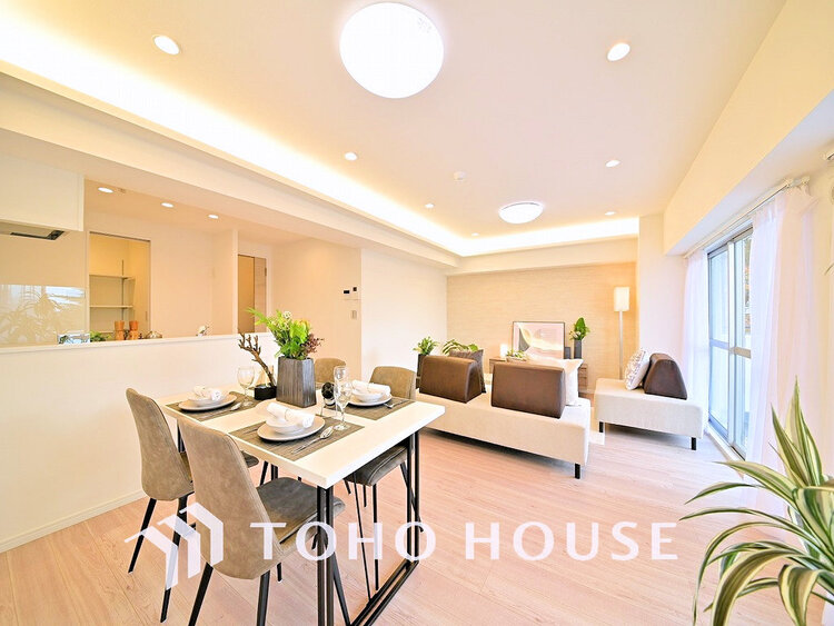 内装 上質な時間を育む暮らしのメインステージ。寛ぎとコミュニケーションを育む居心地のよい場所