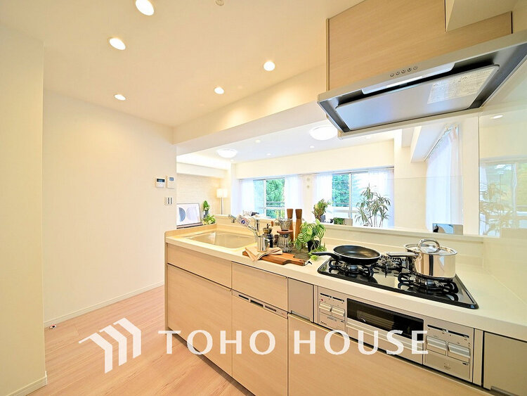 キッチン シンプルな部屋の雰囲気に溶け合うナチュラルキッチン