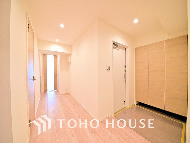 玄関 落ち着いた雰囲気の玄関、家族の帰りを暖かく迎えてくれます