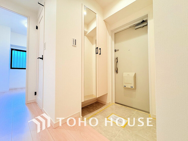 玄関 落ち着いた雰囲気の玄関、家族の帰りを暖かく迎えてくれます