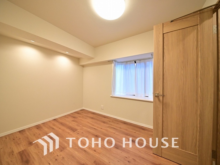 内装 採光もある洋室は、くつろぎのひと時を過ごすのにぴったり