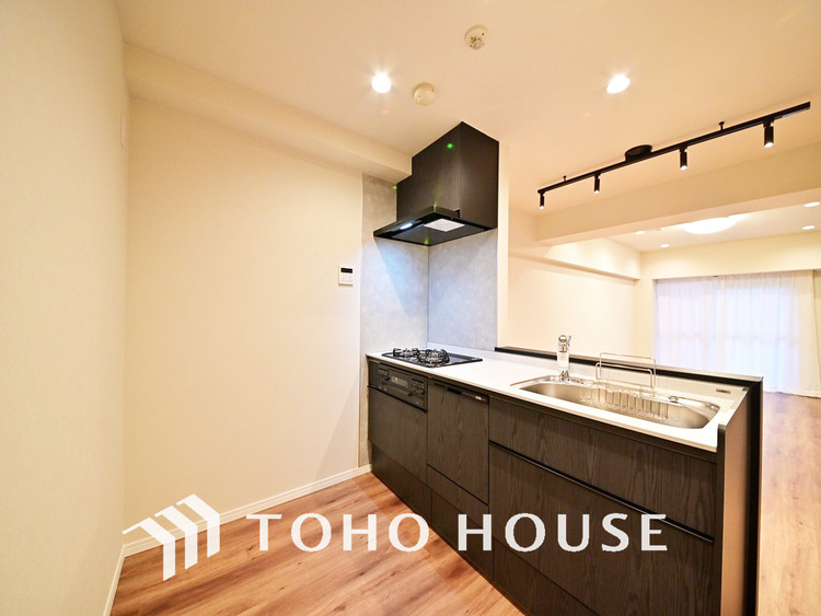 キッチン シンプルな部屋の雰囲気に溶け合うナチュラルキッチン