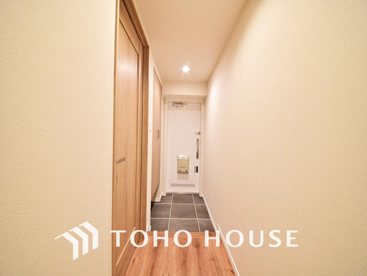 玄関 飾り過ぎないシンプルな内装の玄関