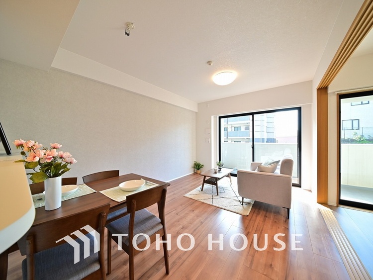 内装 家族みんなが爽やかに過ごせるように、光をたっぷり取り込んだLDK