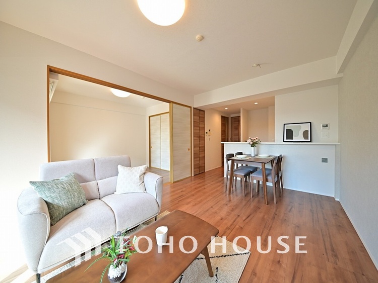 内装 上質な時間を育む暮らしのメインステージ。寛ぎとコミュニケーションを育む居心地のよい場所