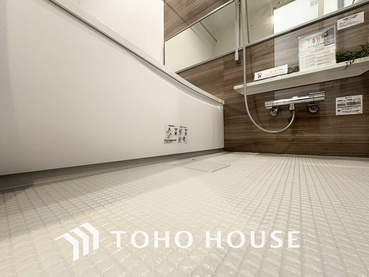 風呂 一日の疲れを癒すバスルームは、心地よいリラックスを叶える清潔感溢れる空間