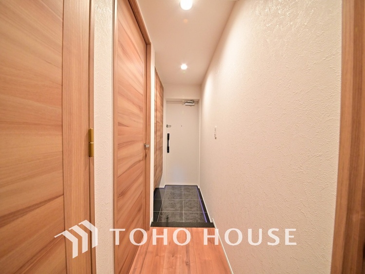 玄関 落ち着いた雰囲気の玄関、家族の帰りを暖かく迎えてくれます