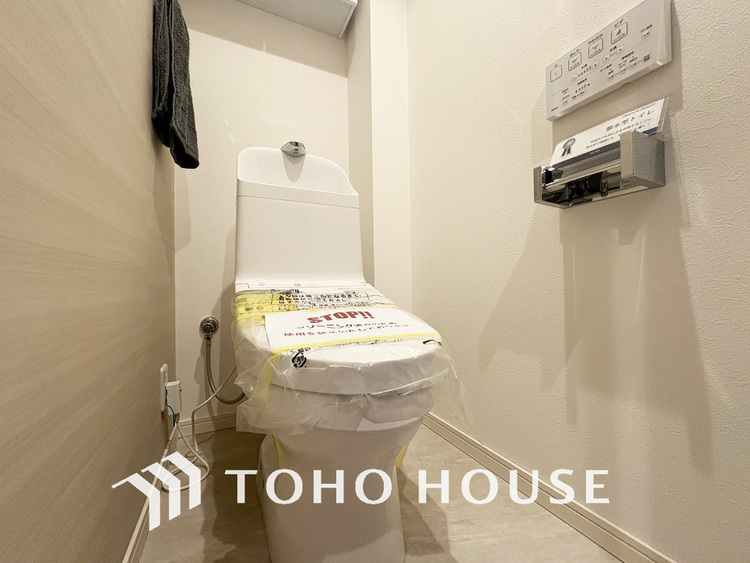 トイレ 清潔な洗浄機能付温水シャワートイレ