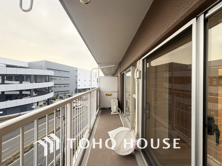 バルコニー 陽当たり良好なバルコニー