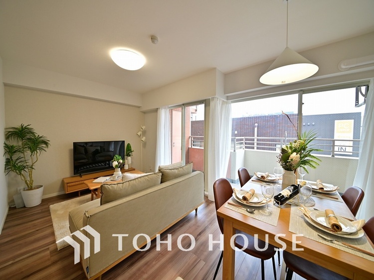 内装 広がりのある住空間、家族が集まるリビング・ダイニング