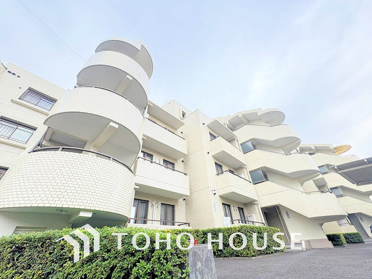 外観 〜大切なペットと暮らせるリフォーム住戸〜南向きテラス付きで開放感あり〜