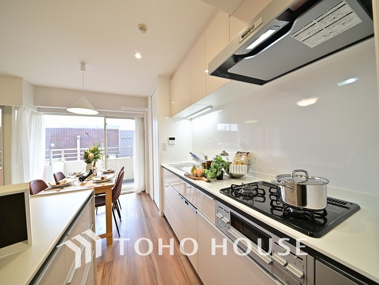 キッチン シンプルな部屋の雰囲気に溶け合うナチュラルキッチン