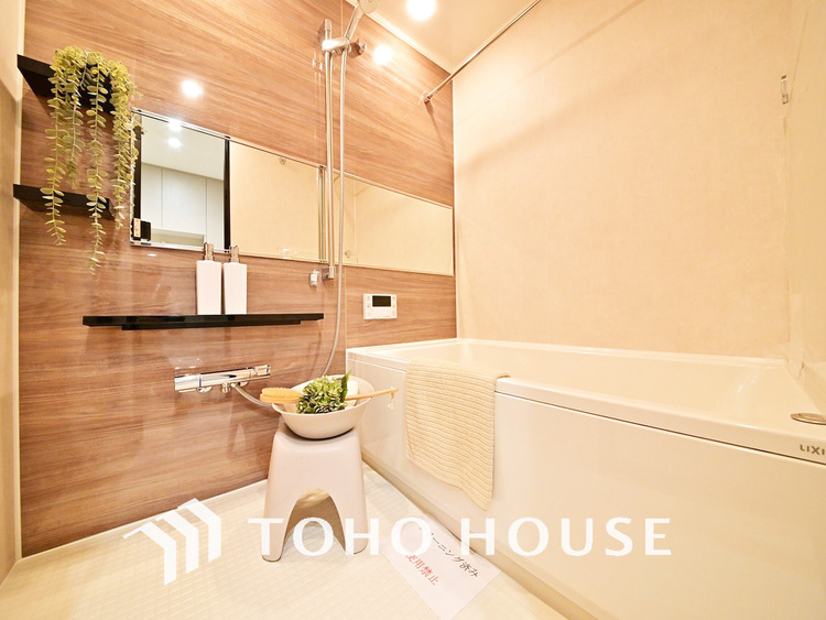 風呂 一日の疲れを癒すバスルームは、心地よいリラックスを叶える清潔感溢れる空間