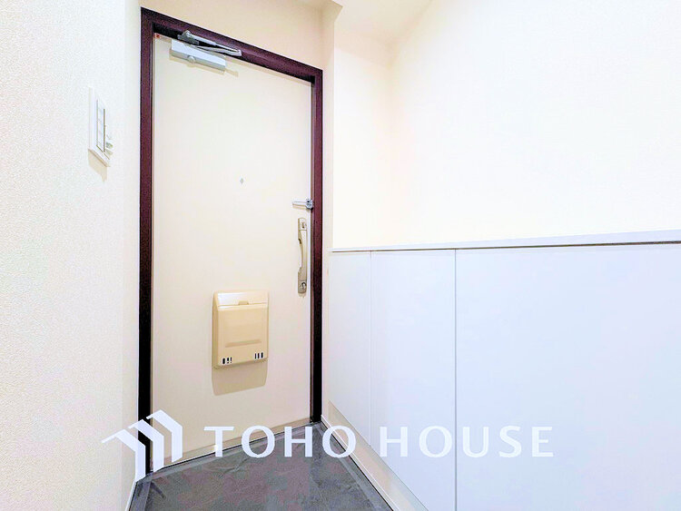 玄関 落ち着いた雰囲気の玄関、家族の帰りを暖かく迎えてくれます