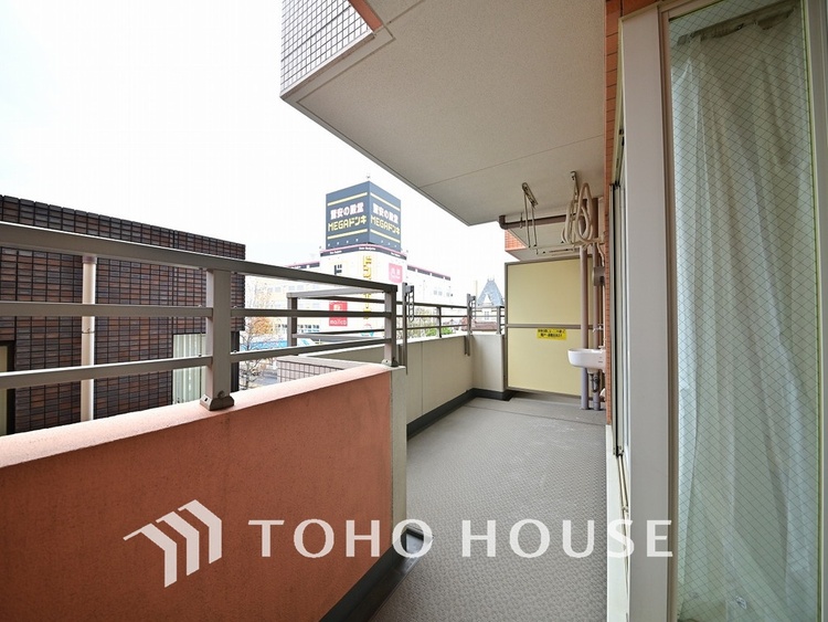 バルコニー 陽当たり良好なバルコニー