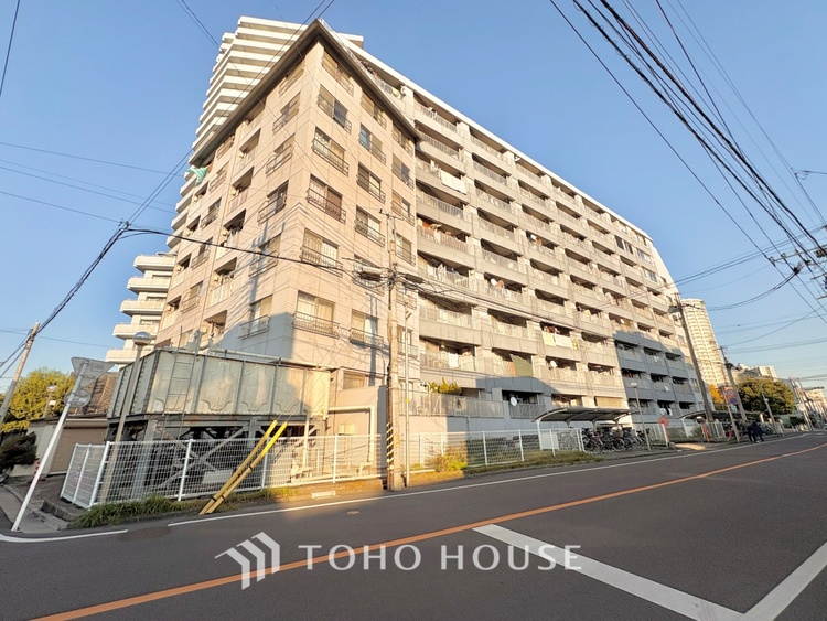 外観 ほんの少しのこだわり。ちょっとした色使いがその家がもつ雰囲気、趣（おもむき）を携え、暮らす家族や訪ねてくる友人・知人に新鮮な香りを運んできます。