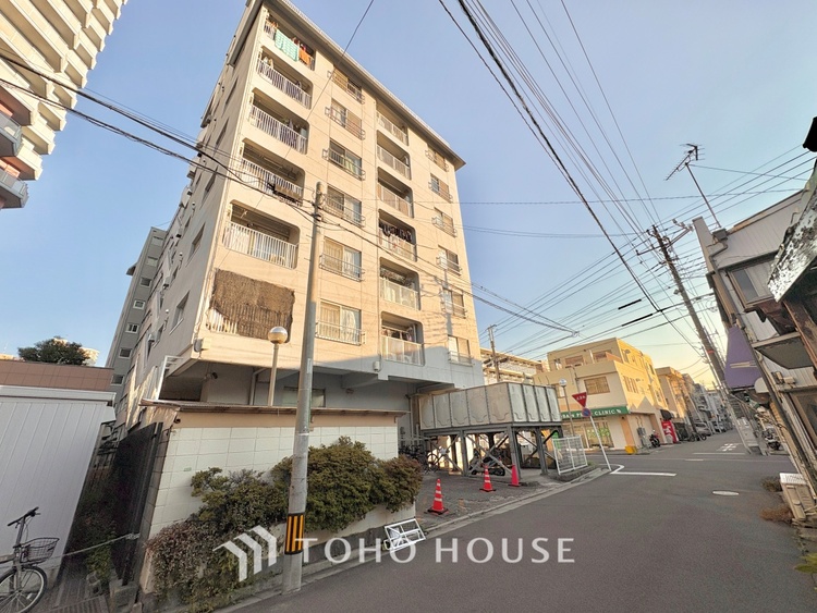 外観 ほんの少しのこだわり。ちょっとした色使いがその家がもつ雰囲気、趣（おもむき）を携え、暮らす家族や訪ねてくる友人・知人に新鮮な香りを運んできます。