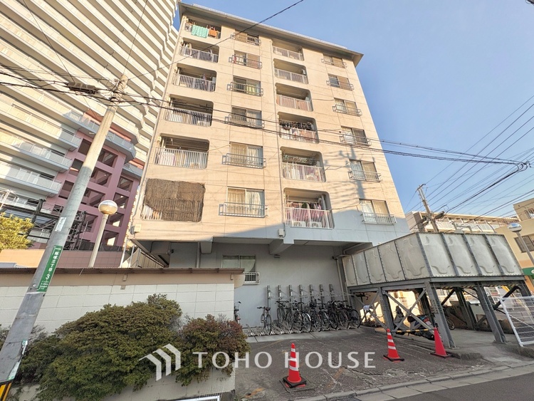 外観 ほんの少しのこだわり。ちょっとした色使いがその家がもつ雰囲気、趣（おもむき）を携え、暮らす家族や訪ねてくる友人・知人に新鮮な香りを運んできます。