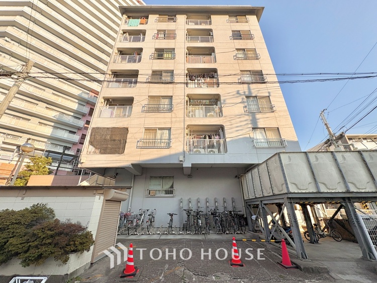 外観 ほんの少しのこだわり。ちょっとした色使いがその家がもつ雰囲気、趣（おもむき）を携え、暮らす家族や訪ねてくる友人・知人に新鮮な香りを運んできます。