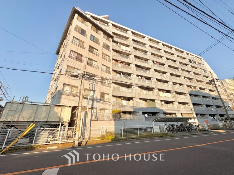 外観 ほんの少しのこだわり。ちょっとした色使いがその家がもつ雰囲気、趣（おもむき）を携え、暮らす家族や訪ねてくる友人・知人に新鮮な香りを運んできます。