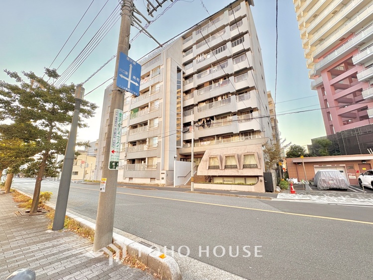 外観 ほんの少しのこだわり。ちょっとした色使いがその家がもつ雰囲気、趣（おもむき）を携え、暮らす家族や訪ねてくる友人・知人に新鮮な香りを運んできます。