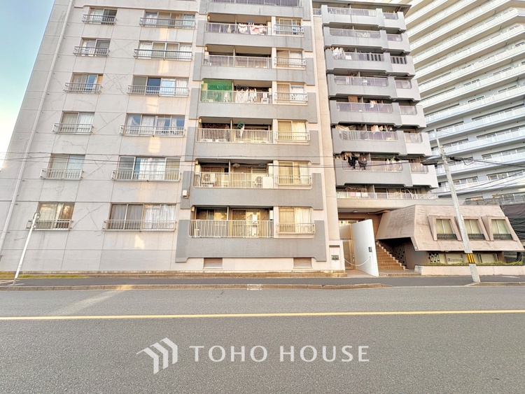 外観 ほんの少しのこだわり。ちょっとした色使いがその家がもつ雰囲気、趣（おもむき）を携え、暮らす家族や訪ねてくる友人・知人に新鮮な香りを運んできます。