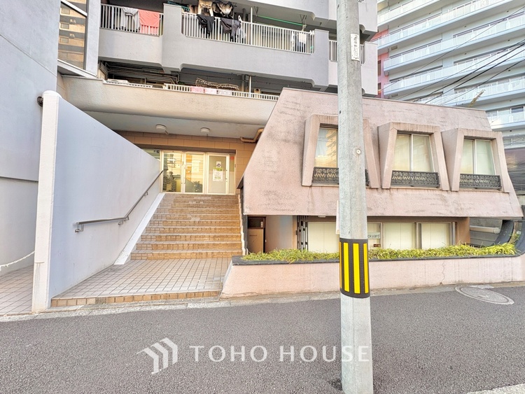 外観 ほんの少しのこだわり。ちょっとした色使いがその家がもつ雰囲気、趣（おもむき）を携え、暮らす家族や訪ねてくる友人・知人に新鮮な香りを運んできます。