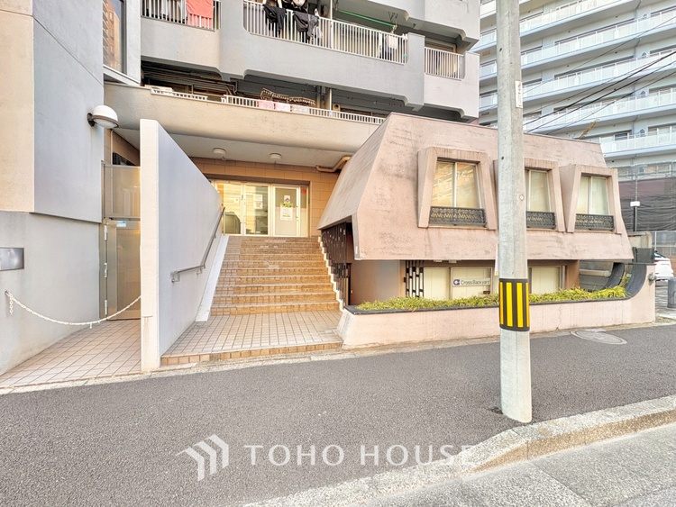 外観 ほんの少しのこだわり。ちょっとした色使いがその家がもつ雰囲気、趣（おもむき）を携え、暮らす家族や訪ねてくる友人・知人に新鮮な香りを運んできます。