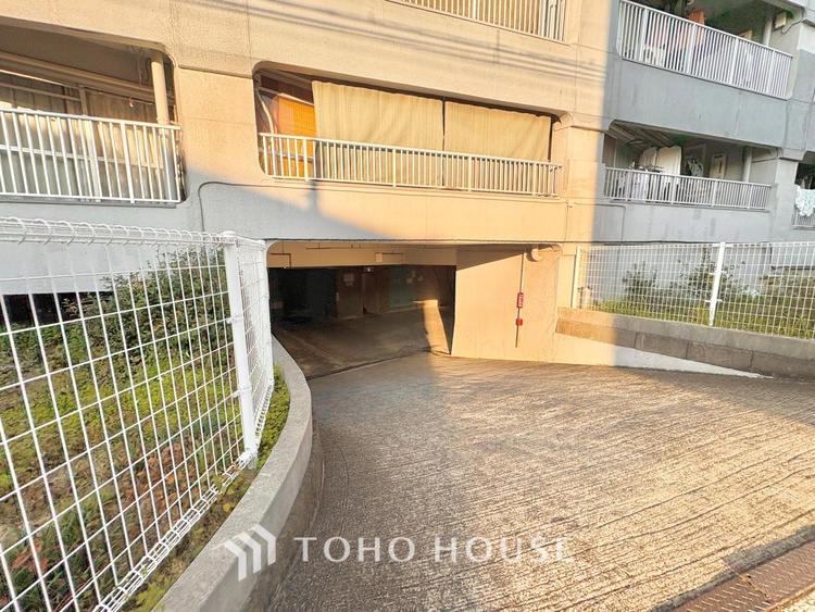 外観 ほんの少しのこだわり。ちょっとした色使いがその家がもつ雰囲気、趣（おもむき）を携え、暮らす家族や訪ねてくる友人・知人に新鮮な香りを運んできます。