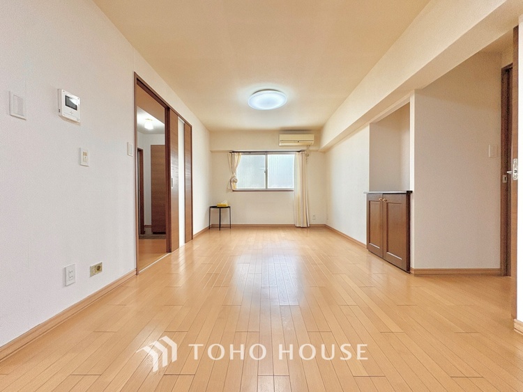 内装 時間をかけて作り上げるそんな空間を君と共有したい。僕たちの空間は唯一無二の物だから。