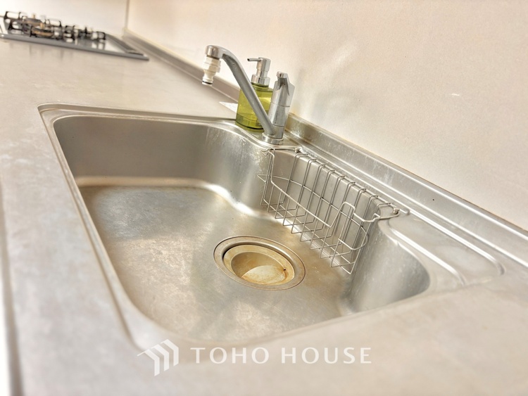 キッチン 【Kitchen】キッチンは家族の絆を育む大切な空間。シンプルで使い易いSystemKitchenで愉しく作る料理は愛情のある美味しいご馳走に。