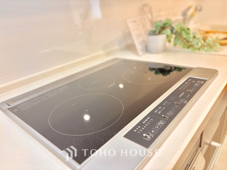 キッチン 【Kitchen】キッチンは家族の絆を育む大切な空間。シンプルで使い易いSystemKitchenで愉しく作る料理は愛情のある美味しいご馳走に。