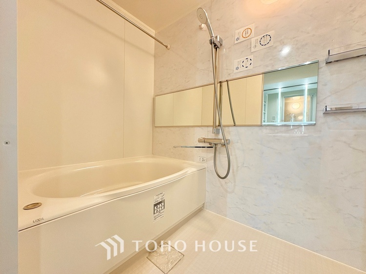 風呂 浴室は一日の疲れを癒す特別な空間。清潔感と快適性で心身ともにリフレッシュできます。