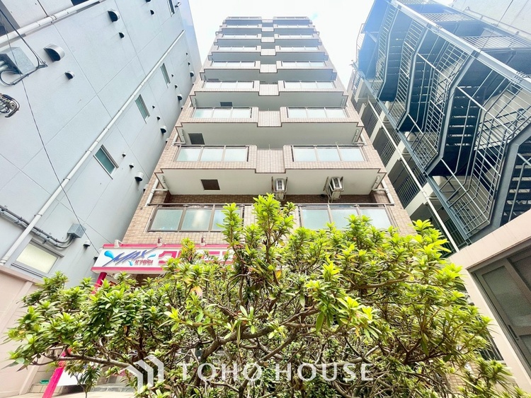 外観 ほんの少しのこだわり。ちょっとした色使いがその家がもつ雰囲気、趣（おもむき）を携え、暮らす家族や訪ねてくる友人・知人に新鮮な香りを運んできます。