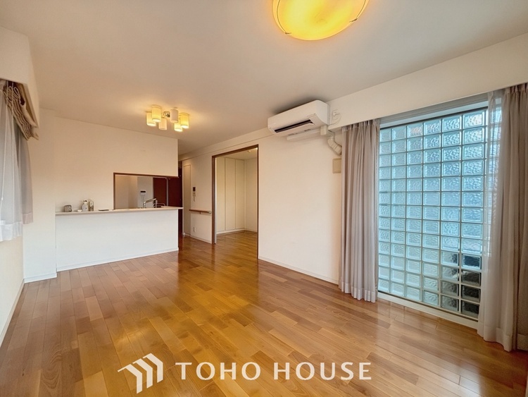 内装 ◆眩い◆光が燦々と入り、家族の笑顔を照らす。「いつまでも続いて」と願う夢のような毎日がここにある。