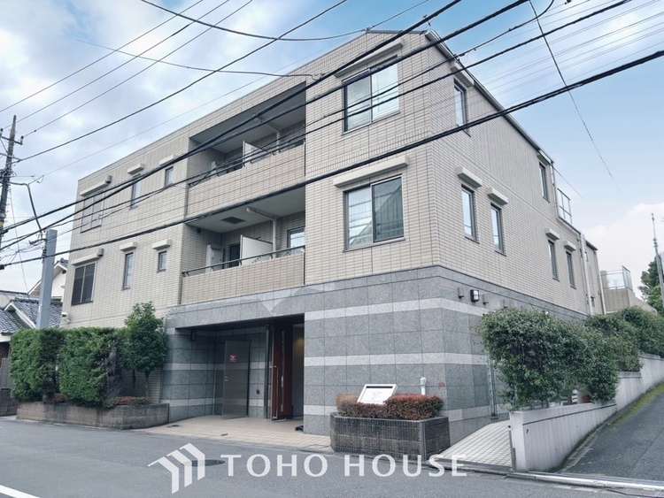 外観 ほんの少しのこだわり。ちょっとした色使いがその家がもつ雰囲気、趣（おもむき）を携え、暮らす家族や訪ねてくる友人・知人に新鮮な香りを運んできます。