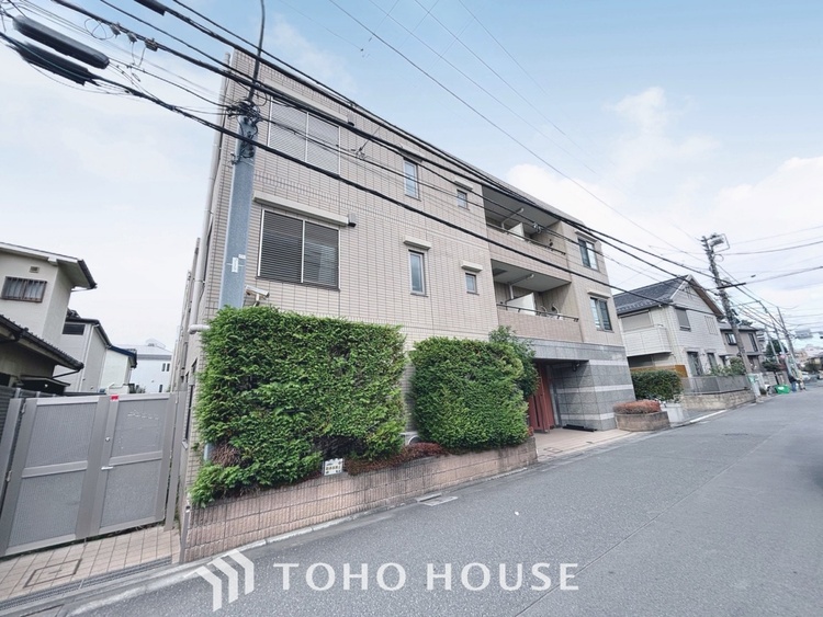 外観 ほんの少しのこだわり。ちょっとした色使いがその家がもつ雰囲気、趣（おもむき）を携え、暮らす家族や訪ねてくる友人・知人に新鮮な香りを運んできます。