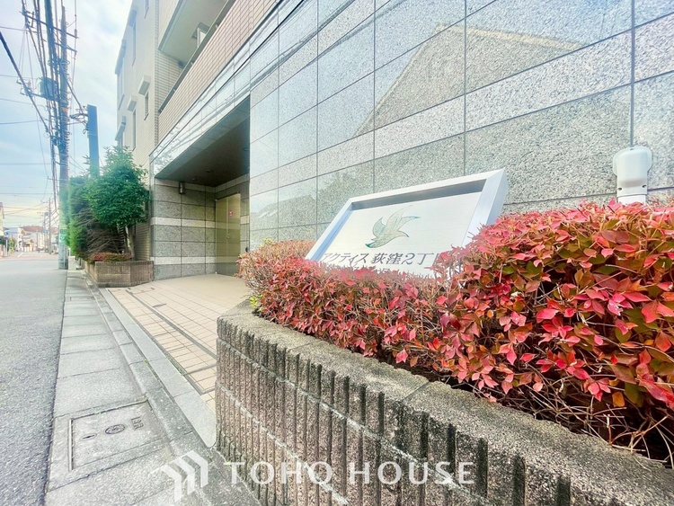 外観 ほんの少しのこだわり。ちょっとした色使いがその家がもつ雰囲気、趣（おもむき）を携え、暮らす家族や訪ねてくる友人・知人に新鮮な香りを運んできます。