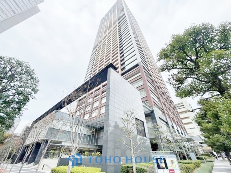 外観 ◆木漏れ日◆の様な採光が優しく足元を照らし、心地いい暮らしの道しるべを写し出す。この空間で過ごす家族との語らいの時間がとても素敵で幸せを感じるかもしれない。