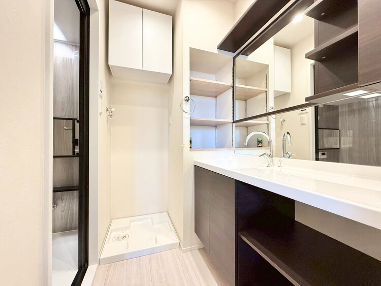 その他 十分な広さの脱衣所。