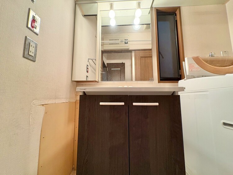 その他 清潔感を感じられる洗面化粧台。