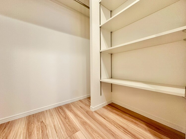 その他 収納スペースが付いていて、お部屋を広く使っていただけます。