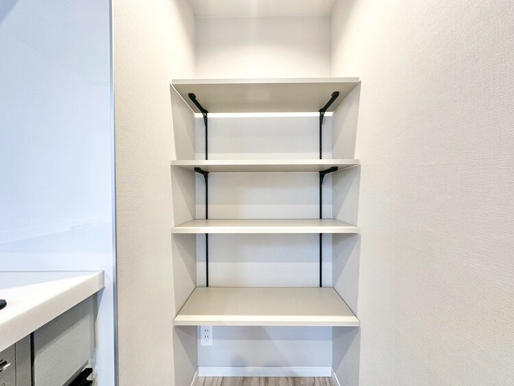 その他 収納スペースが付いていて、お部屋を広く使っていただけます。