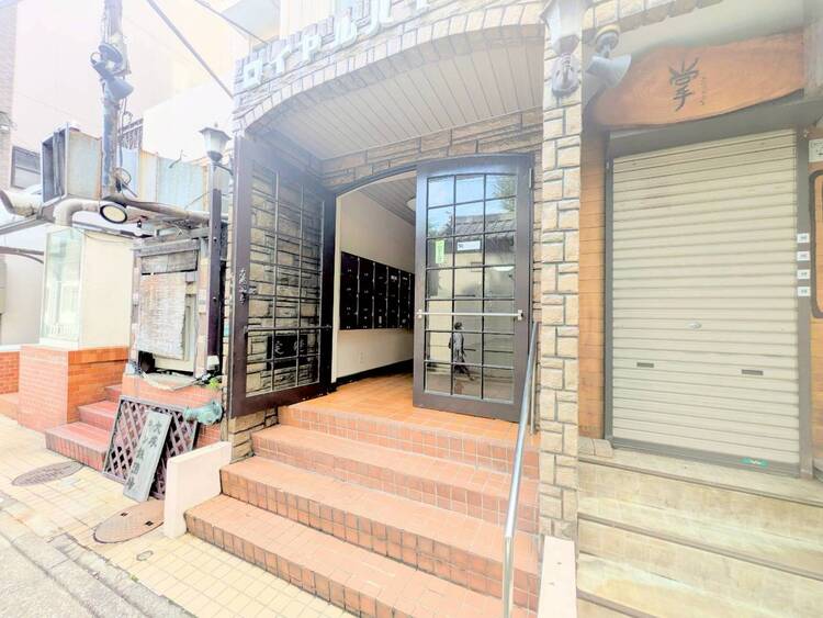 その他 上質感漂う玄関アプローチです。