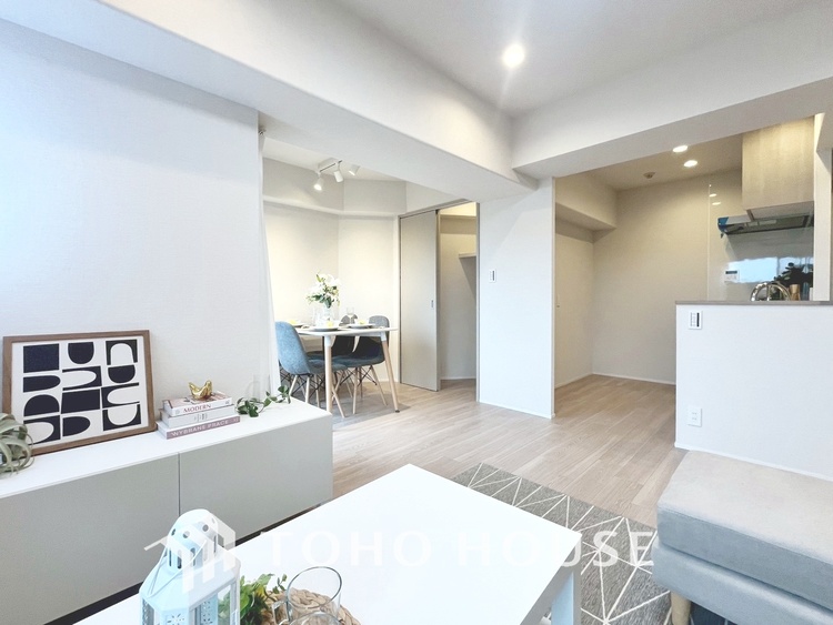 内装 【LIVING】◆陽光◆が差し込む。この開放的なLDKに家族の笑顔が集う。家族が一緒に過ごす空間は明るく、そして居心地よく。