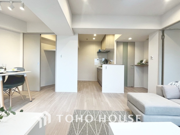 内装 【LIVING】◆扉を◆開くとこの景色。家族の”おかえり”の声が聞こえてきそう。