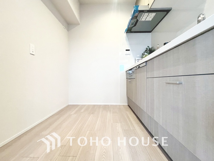 キッチン 【KITCHEN】◆ワクワク◆開放的で機能性も高いシステムキッチン。お子様は毎日のご飯にワクワク！